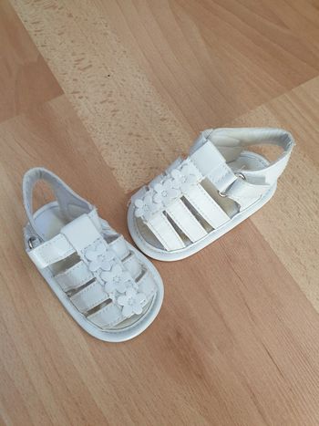 Sandalettes souple bébé pointure 18