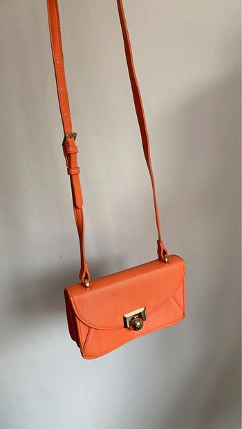 Sac en bandoulière corail Mango