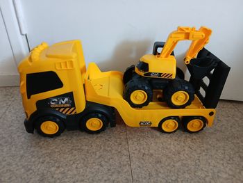 Camion transporteur + pelleteuse