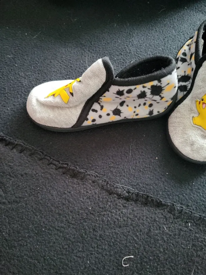 Chaussons Pokemon taille 24 - photo numéro 2