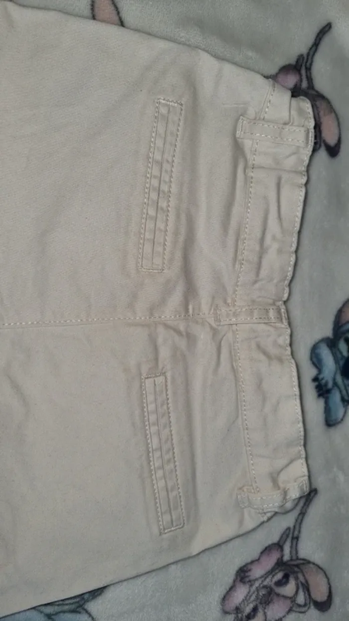 Short 4/5 ans en bon état - photo numéro 5