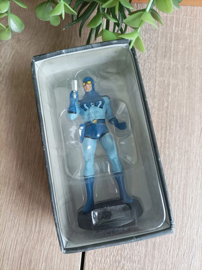 Figurine Blue Beetle DC Comics Eaglemoss Super Hero - photo numéro 2