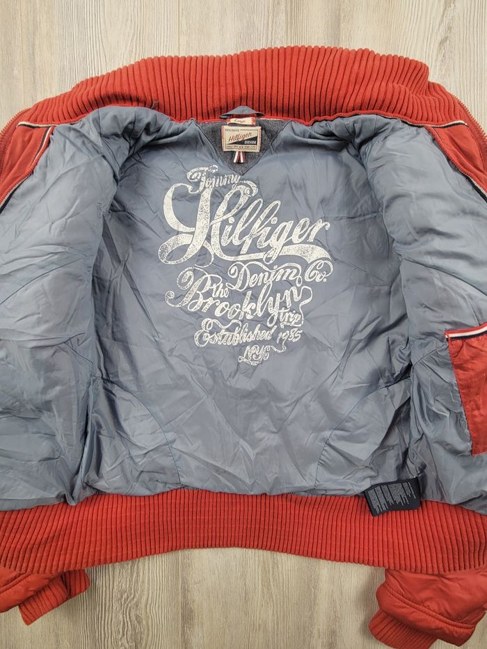 Doudoune Tommy Hilfiger Denim Brooklyn – Heritage – Rouge/Blanc rosé/Bleu – Taille L – Excellent état - photo numéro 5