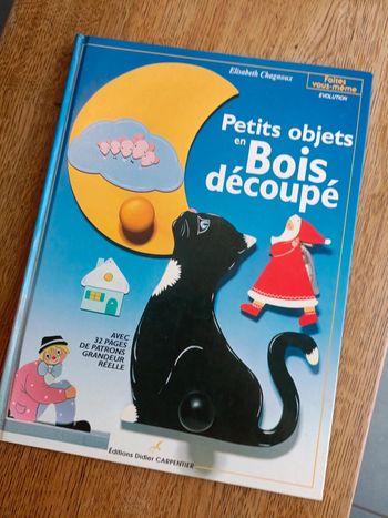 Petits objets de bois découpé