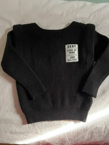 Pull noir DKNY 6 ans neuf