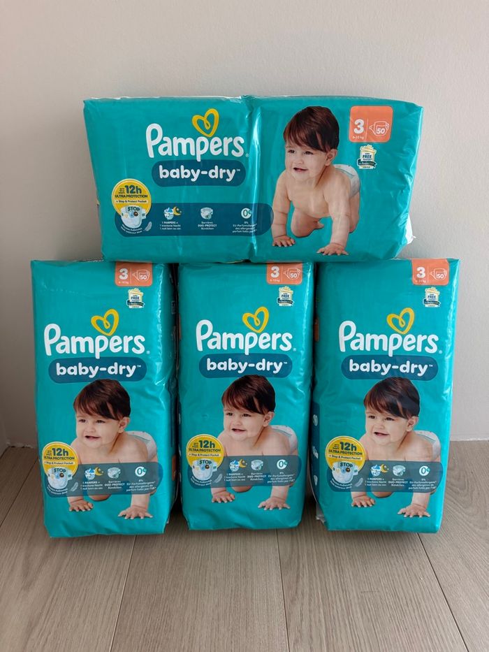 200 couches Pampers baby dry taille 3