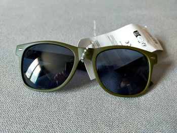 Lunettes de soleil vert kaki – neuves avec étiquette