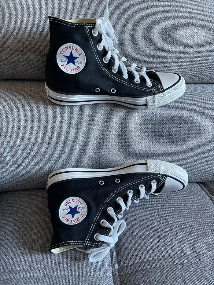 Converse noire 39 en excellent état - photo numéro 3