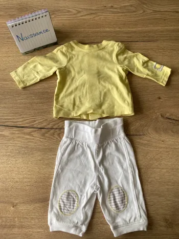 Ensemble t-shirt et pantalon