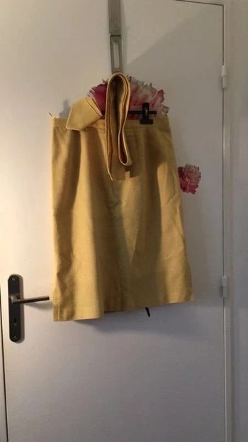 Jupe mi mollet jaune moutarde avec accessoires