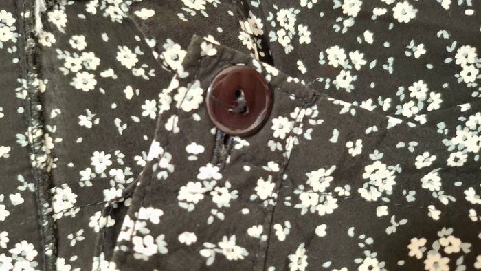Jupe short à fleurs, double bouton et zip - photo numéro 4