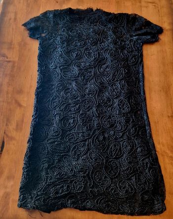 Robe noir, dentelle et broderie