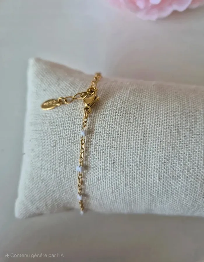 1 bracelet dorée or avec croix chrétienne style gigi perles blanches - photo numéro 3