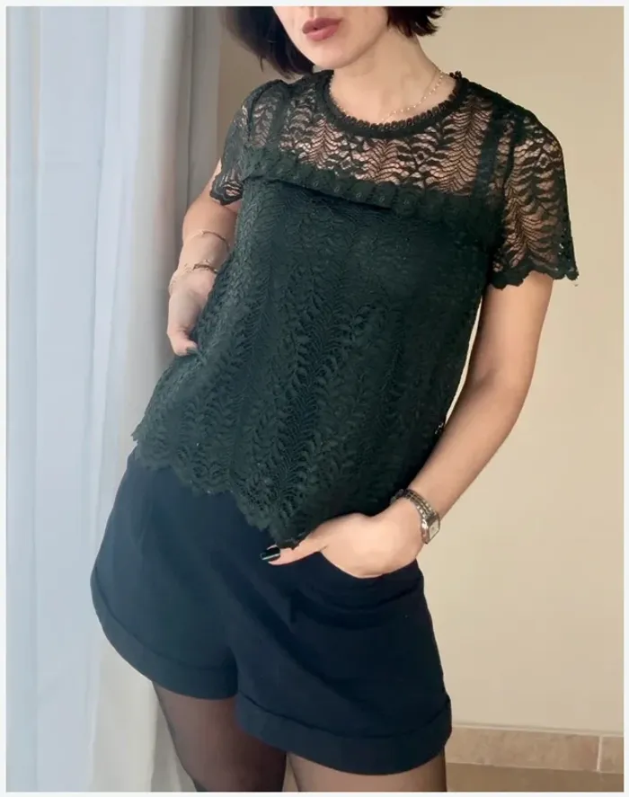 Top Kookaï en dentelle vert taille 36 très bon état