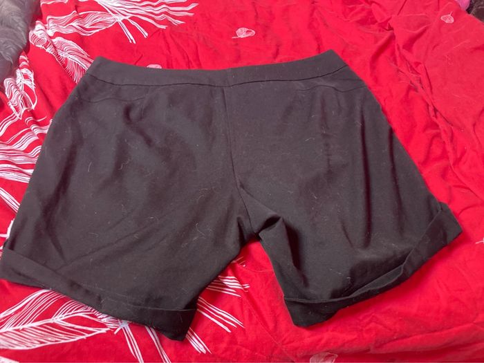 Short noir - photo numéro 3