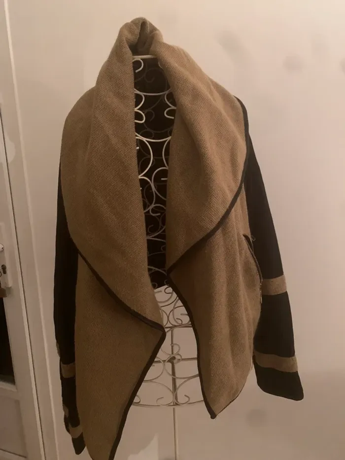 Gilet noir et marron