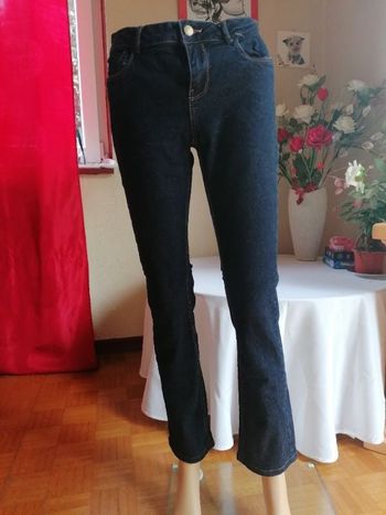 Beau pantalon jeans léger de belles qualités comme neuf