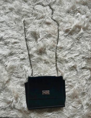 Pochette feutrée noir cuir de vachette chaîne métallique cherry Paris