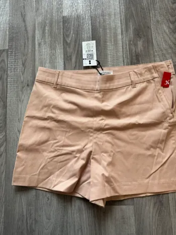 Short neuf avec étiquette