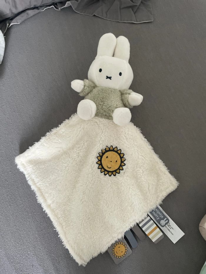 Doudou plat miffy