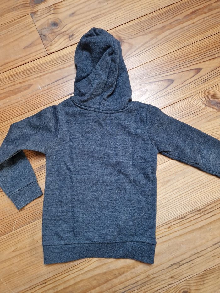 Pull à capuche gris - photo numéro 3