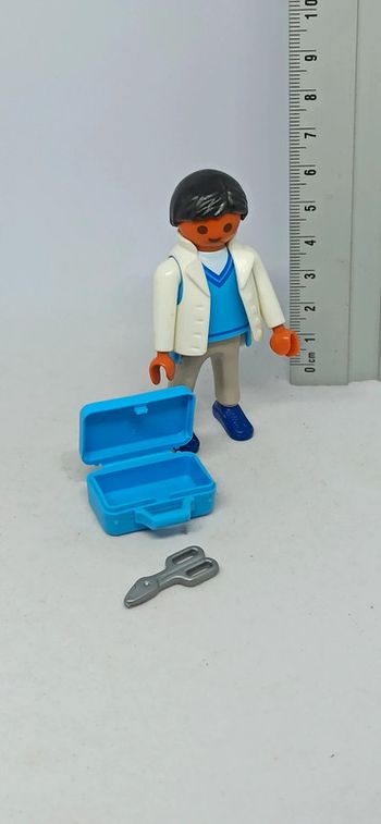 Homme médecin avec mallette playmobil