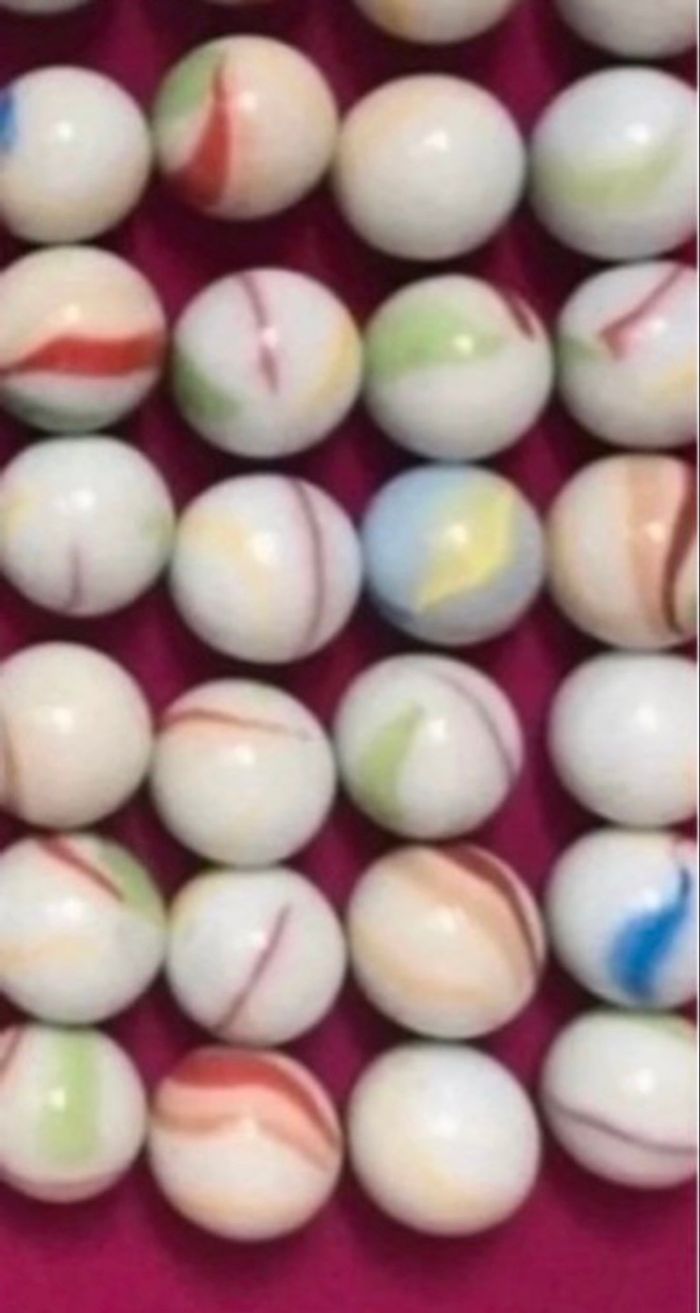 Lot de 98 billes en porcelaine blanche rayées multicolores - photo numéro 4