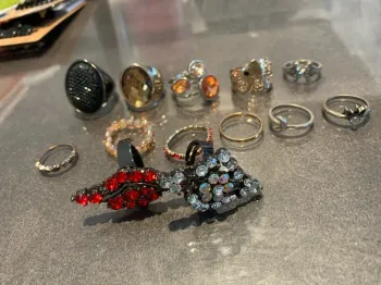Gros lot de bagues fantaisie femme