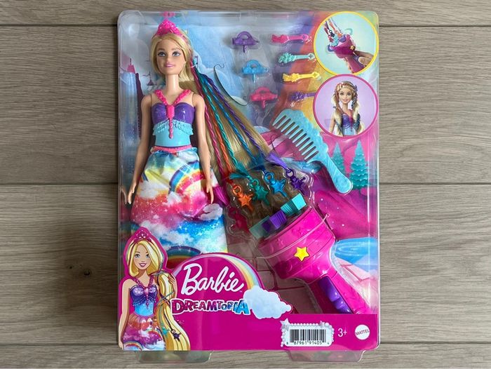 Barbie Dreamtopia arc en ciel Princesse Tresses Magiques Mattel 3+