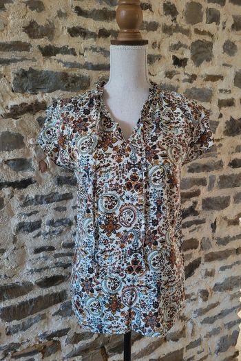 Blouse manches courtes à motifs imprimé cachemire écru rouille bleu Camaïeu Taille 38