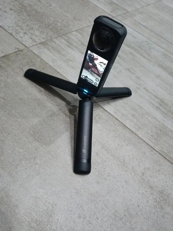 Caméra Insta 360 X4  Très neuf  Tout les accessoires sont incluses dans l'emballage d'origine comme - photo numéro 4