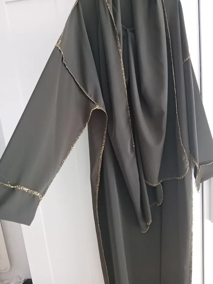Abaya avec hijab intégré t.Unique 💚🌼 - photo numéro 2
