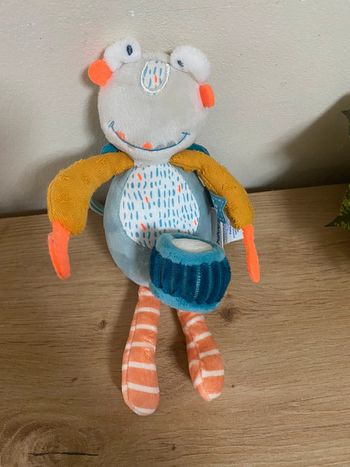 Doudou peluche grenouille Lauren tambour musical noukies