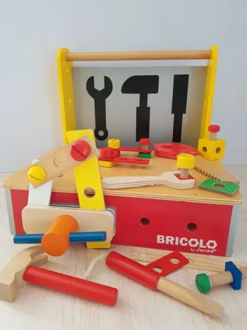 Coffret établi Bricolo de Janod et outils en bois