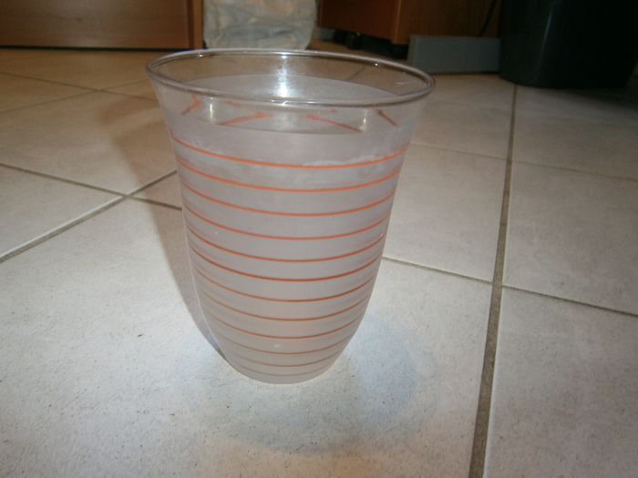 Vase opaque à traits rouge - photo numéro 2