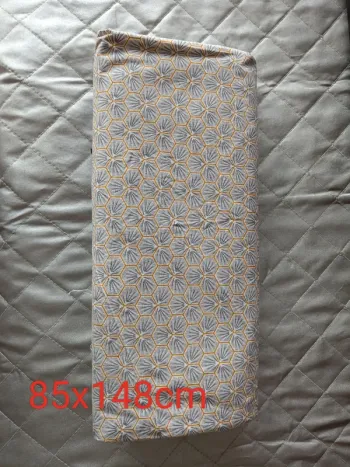 Grand coupon imprimé hexagonale gris