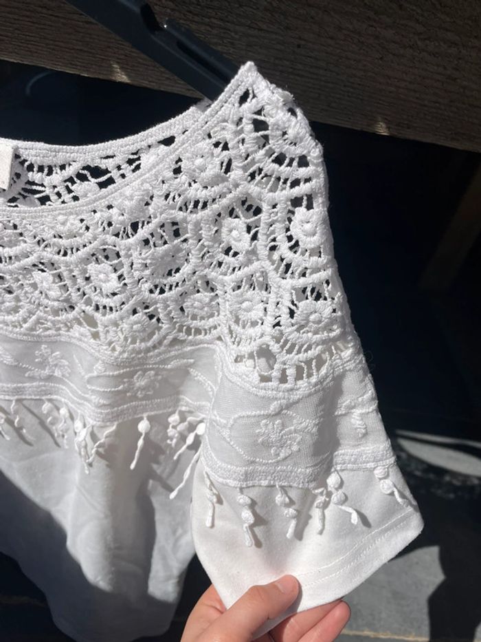 T-shirt blanc avec de la dentelle - photo numéro 3