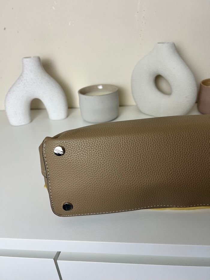 👜 Sac Totême T-Lock – Grand Modèle en Cuir Beige (Excellent État) - photo numéro 10