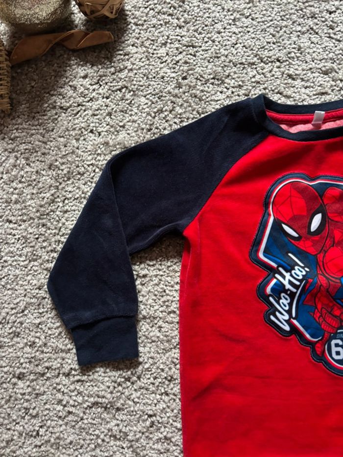 🌺Haut de pyjama en velours Disney Marvel Spider-Man rouge et bleu foncé Taille 24mois/92cm🌺 - photo numéro 3