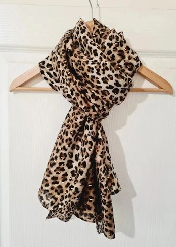 Foulard léopard neuf camel doré