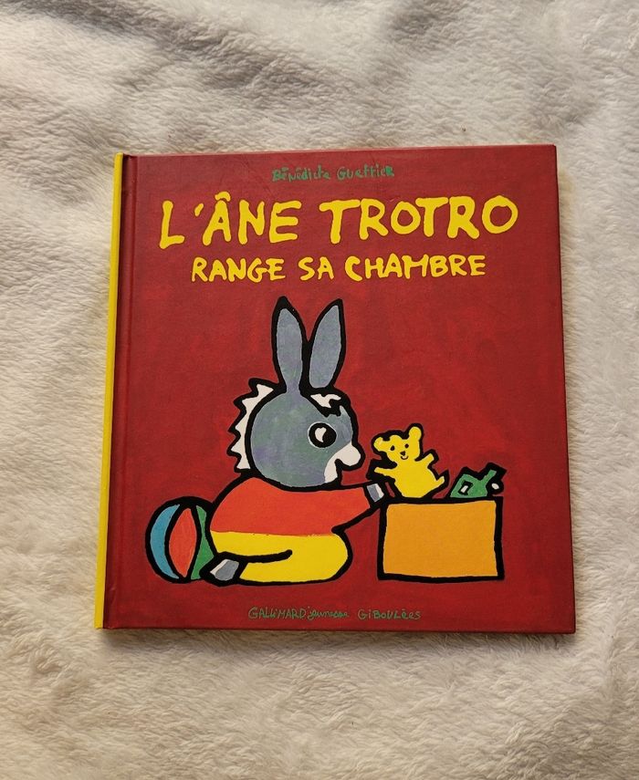 L'âne trotro range sa chambre