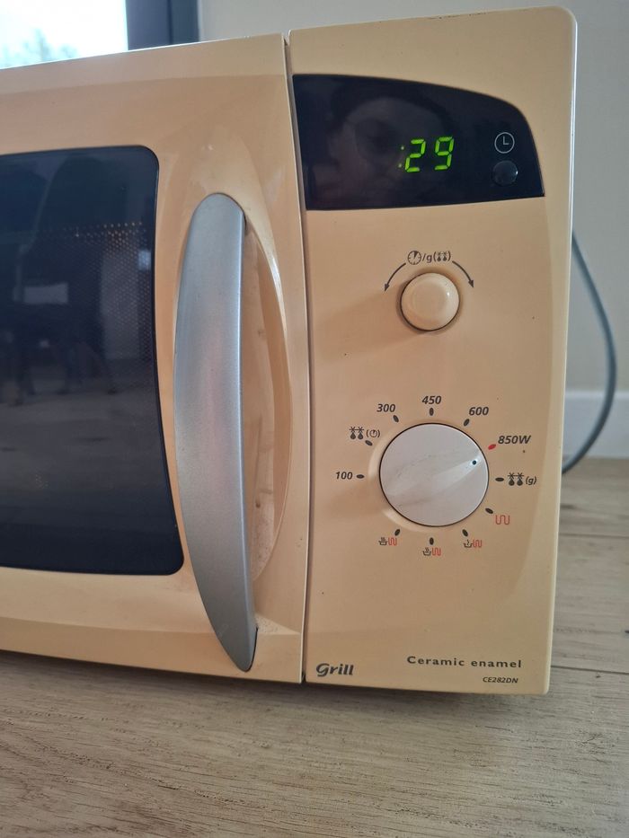 Micro-ondes Samsung en bon état - photo numéro 3