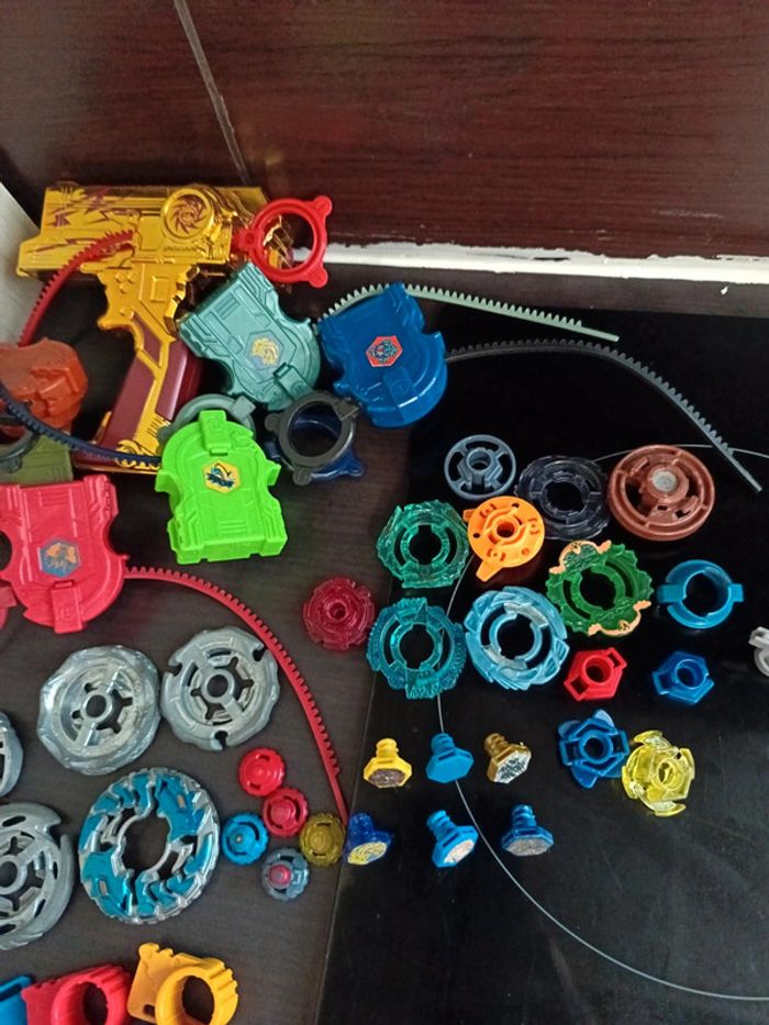 Lot toupies Beyblade - photo numéro 4
