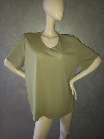 tee shirt col V vert/kaki fluide taille 44