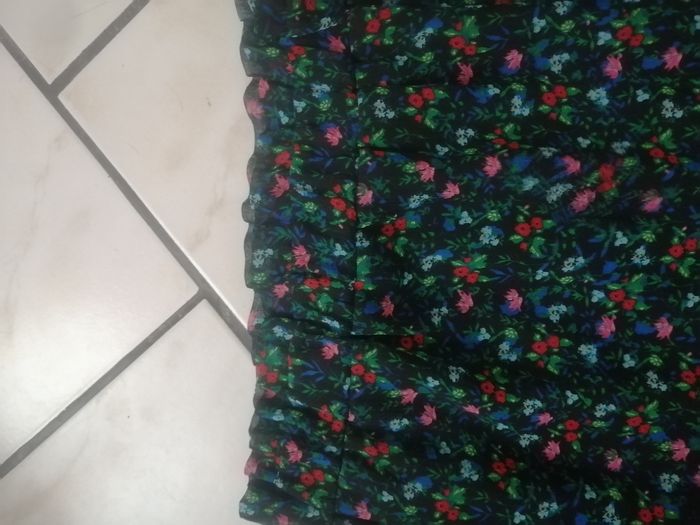 Jupe courte fleurie - photo numéro 4