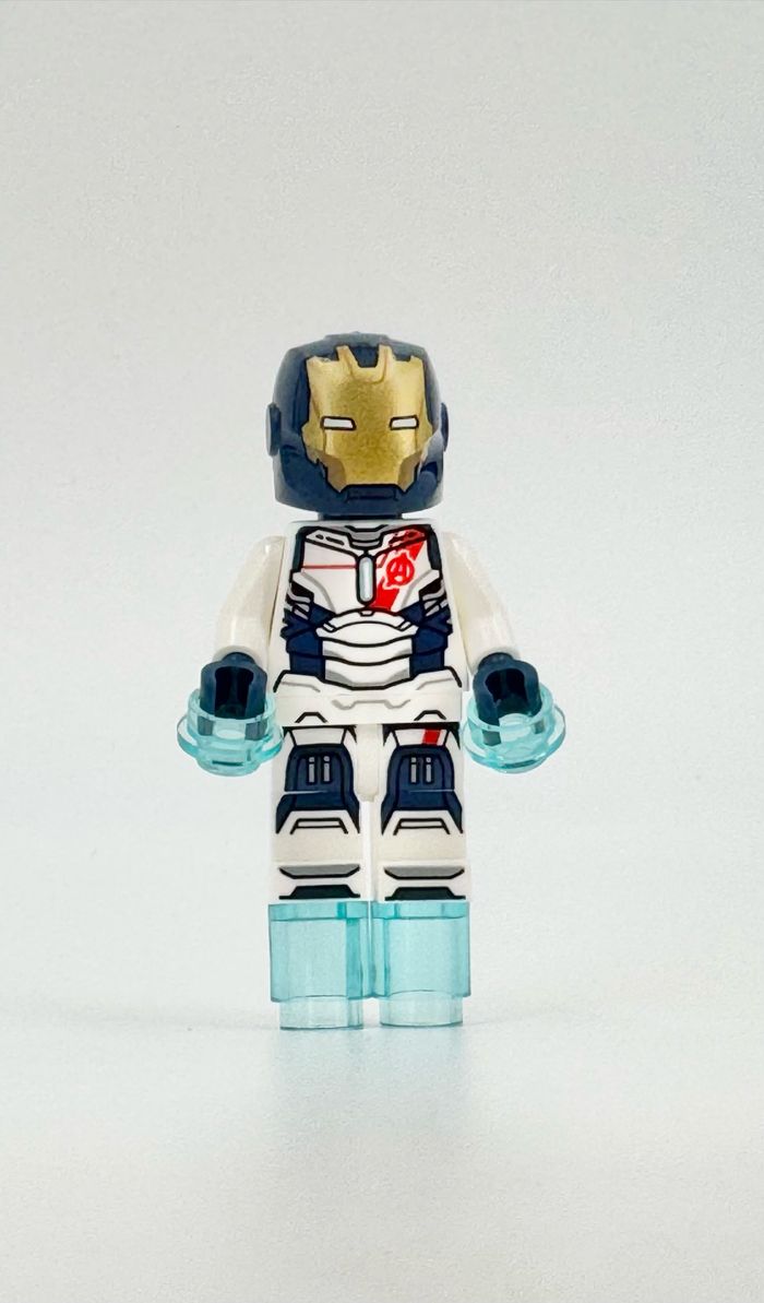 Bonjour, J’avais en double depuis longtemps cette figurine ; je me pose pour faire du tri, c’est donc l’occasion de vous la proposer. Garantie neuve et 100% de la marque Lego. Envoi soigné et protégé.