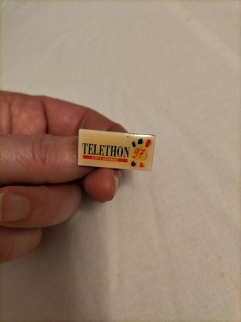 Pin's téléthon 1997