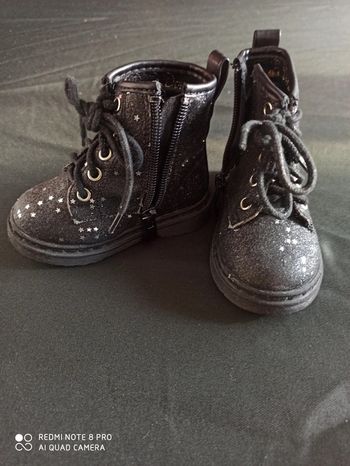 Boots noires et paillettes étoiles