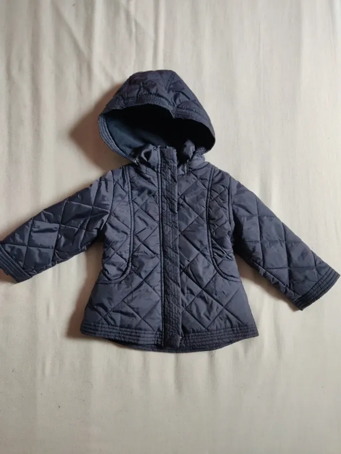 Veste matelassée Lefties Baby taille 9/12 mois bleu marine capuche détachable intérieur polaire