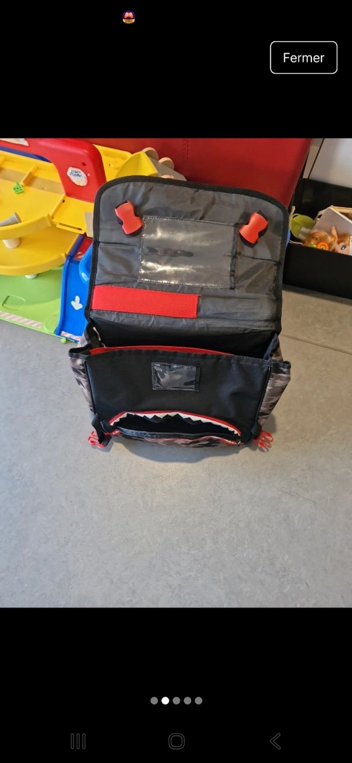 Cartable et trousse - photo numéro 2